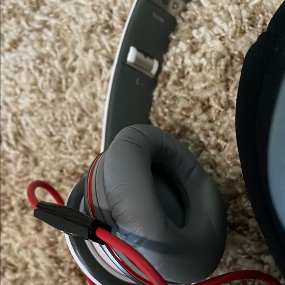 Beats by Dre White and Red Headphones - Picture 3 of 6